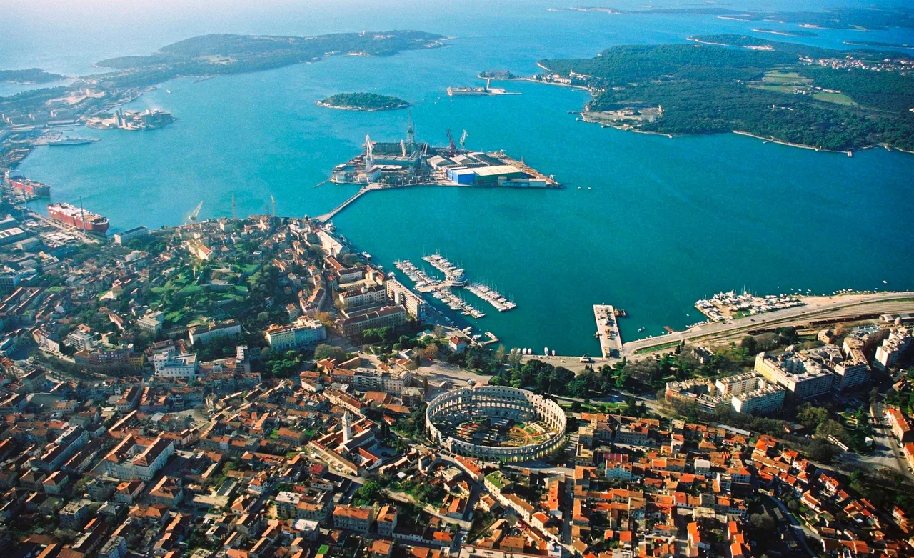 Pula · Arena i gradska luka